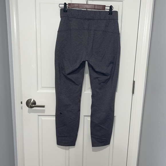 Lululemon cropped joggers - Picture 2 of 4